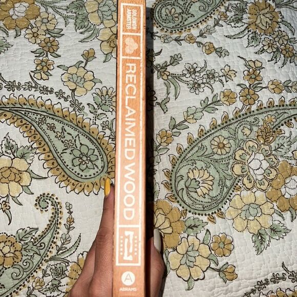 Reclaimed Wood A Field Guide Book - Picture 3 of 5